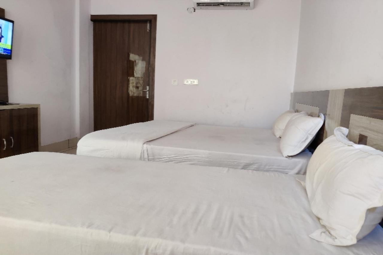 Oyo Hotel Laksh Kurukshetra Ngoại thất bức ảnh