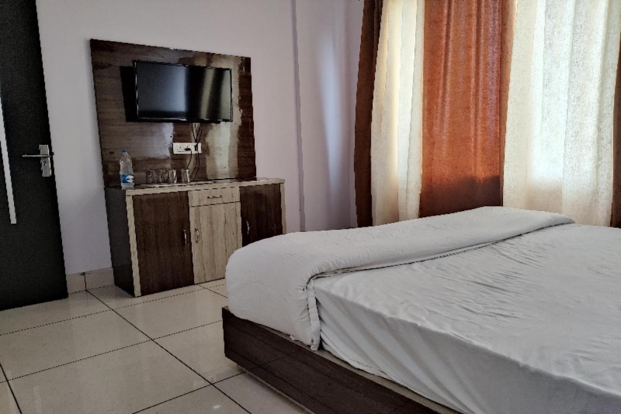 Oyo Hotel Laksh Kurukshetra Ngoại thất bức ảnh
