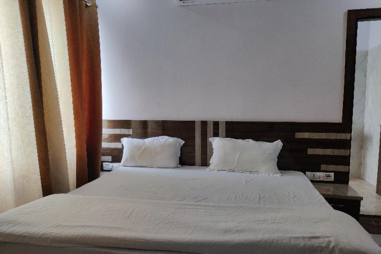 Oyo Hotel Laksh Kurukshetra Ngoại thất bức ảnh