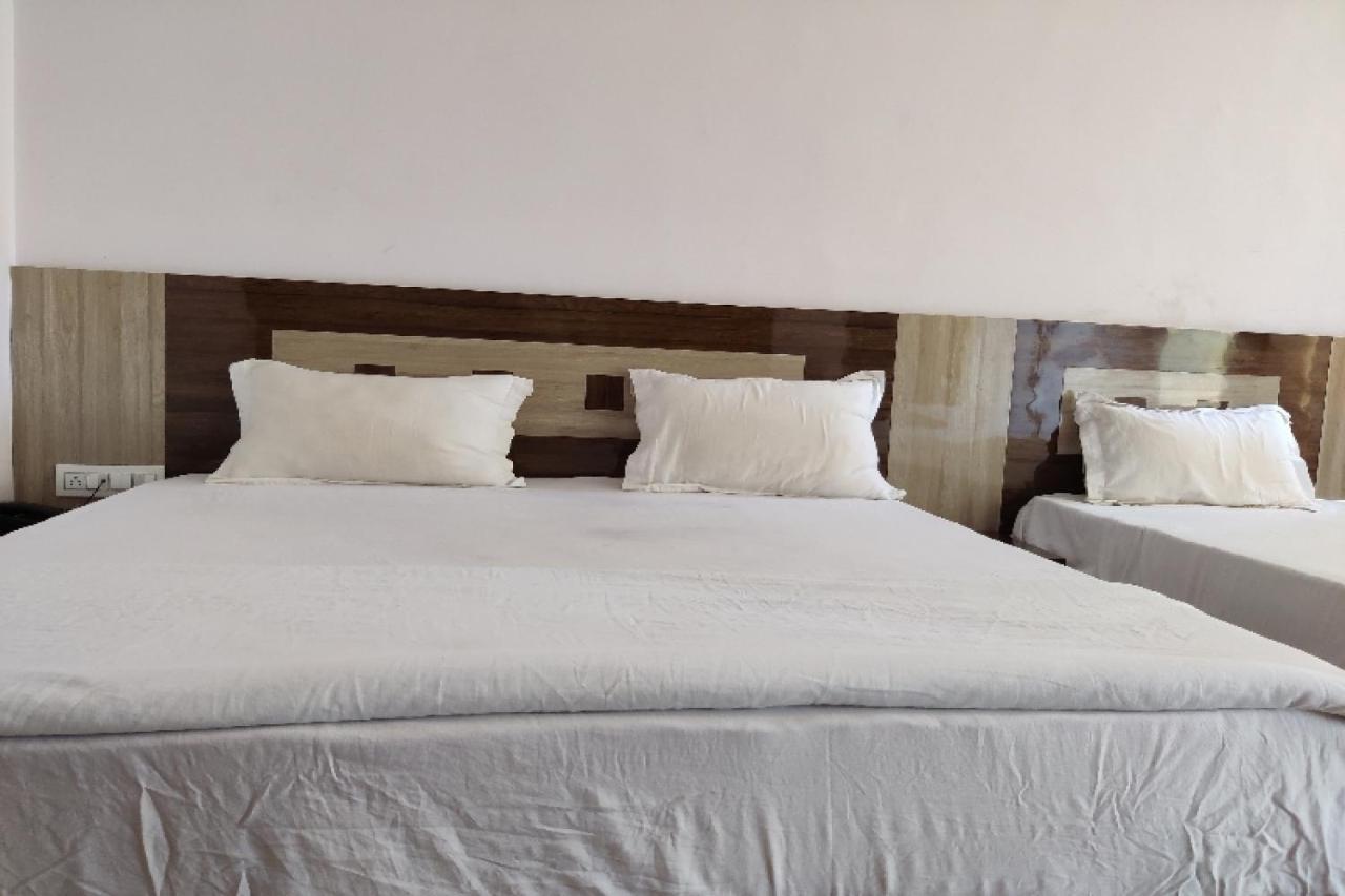 Oyo Hotel Laksh Kurukshetra Ngoại thất bức ảnh