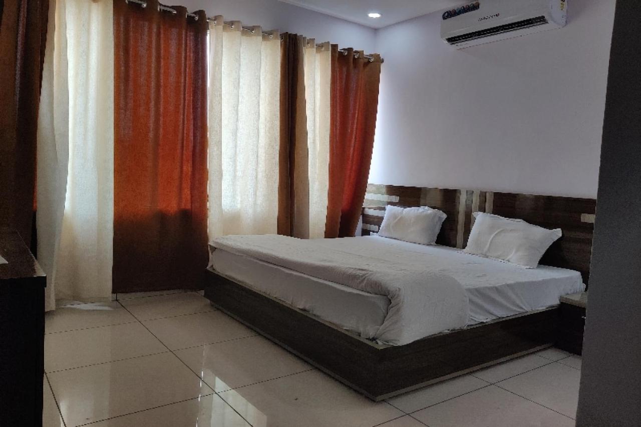 Oyo Hotel Laksh Kurukshetra Ngoại thất bức ảnh