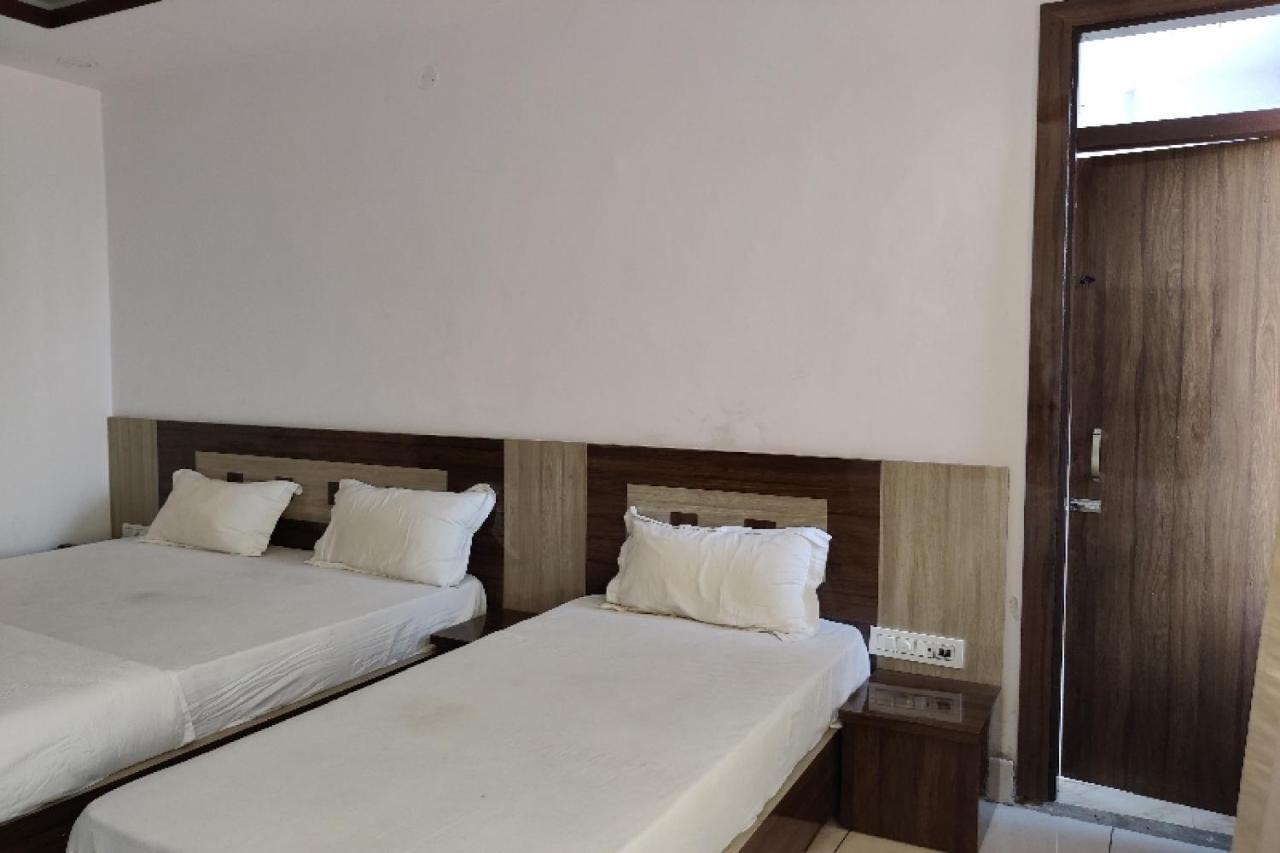 Oyo Hotel Laksh Kurukshetra Ngoại thất bức ảnh