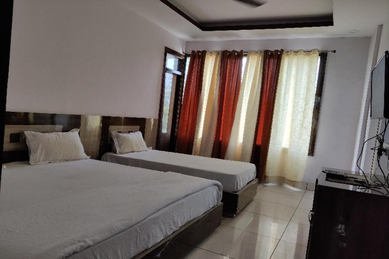 Oyo Hotel Laksh Kurukshetra Ngoại thất bức ảnh