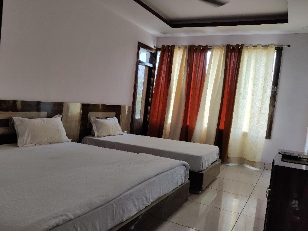 Oyo Hotel Laksh Kurukshetra Ngoại thất bức ảnh