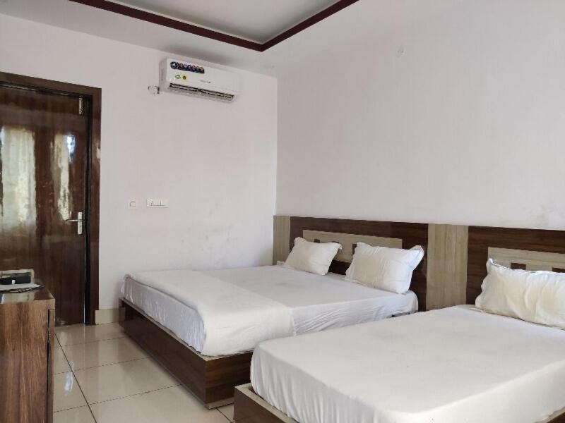 Oyo Hotel Laksh Kurukshetra Ngoại thất bức ảnh